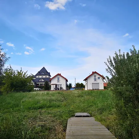 Dom Nad Jeziorem Z Prywatnym Pomostem I Linia Brzegowa 빌라 *